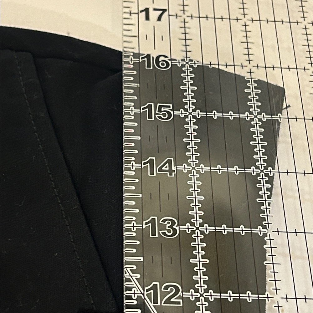 ST.John’s Bay Bermuda short black NWT MID RISE - Picture 8 of 12